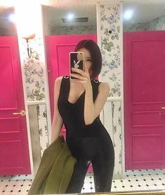 御姐吃瓜视频被扒出来了,网友热议背后的真相