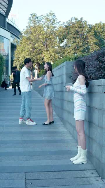 情侣因吃瓜吵架被打视频,一场意外的冲突引发的社会关注