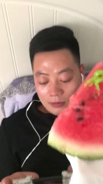 外国小姐姐吃鸡瓜视频,趣味横生的美食体验大揭秘